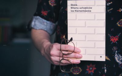 Europa bez mostu, czyli „Skóra. Witamy uchodźców” Izy Klementowskiej